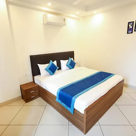 Fabhotel La Paz Stay B&B