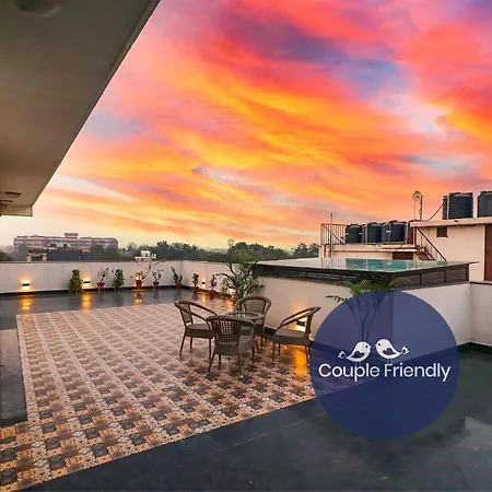 Fabhotel La Paz Stay B&B